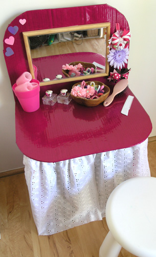 Post image for DIY Kids: Play Dressing Table from a Cardboard Box