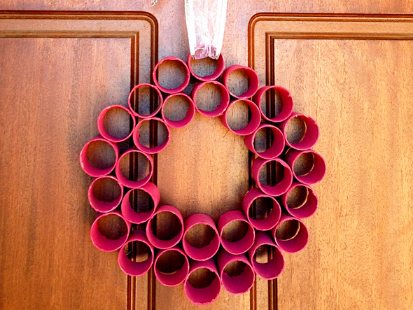 Homemade Christmas Decorations: Paper Roll Wreath
