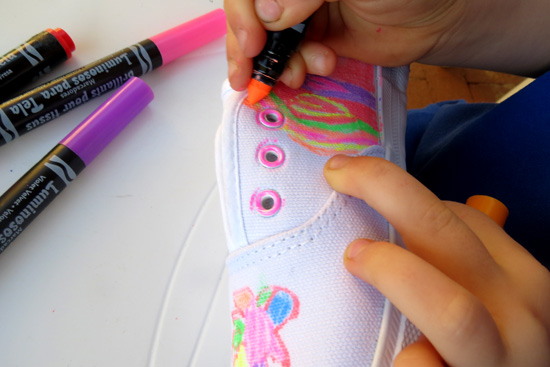 Childhood 101_Decorate your own canvas tennisshoes