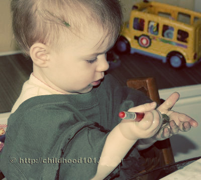 Toddler art experiences-Edible Fingerpaint via Childhood 101