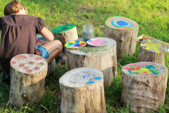 Outdoor activities with kdis - Paint on stump or tree trunks
