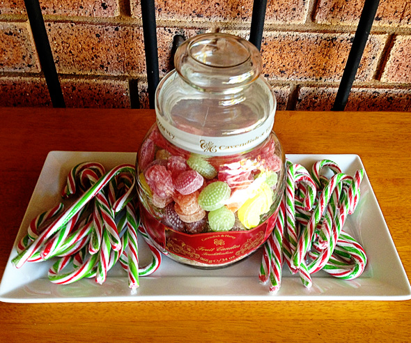 Christmas entertaining ideas- lolly station for the kids