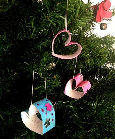 Sparkling Hearts Homemade Tree Decorations via Childhood 101