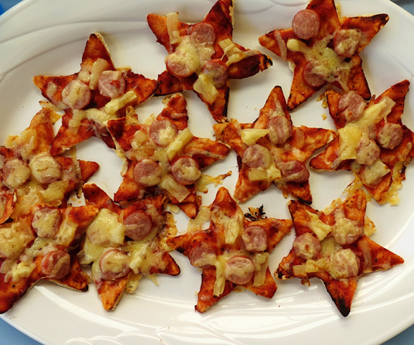 Mermaid party food ideas - Star Pizza from Childhood 101