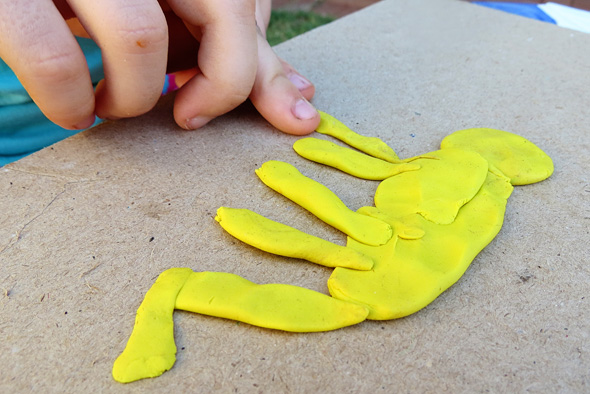 Art for Kids: Modelling Clay Pictures via Childhood 101