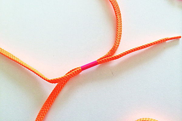 Tween Craft Ideas: How to Make a Shoelace Ladder Bracelet