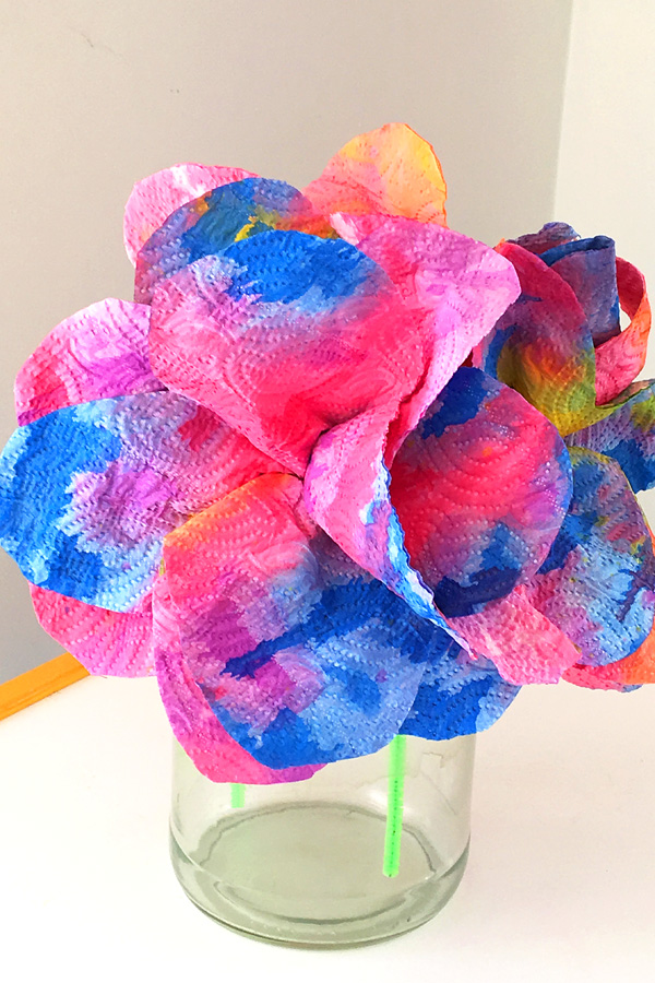 Kids Craft Ideas: Drip Painted Paper Towel Flowers