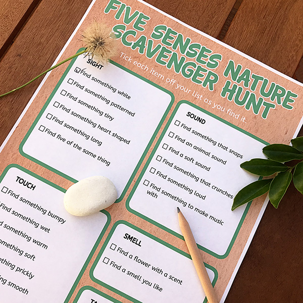 Camping scavenger hunt printable: Family camping games