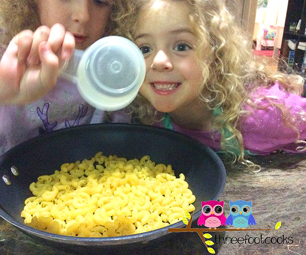 Cooking one pan mac and cheese